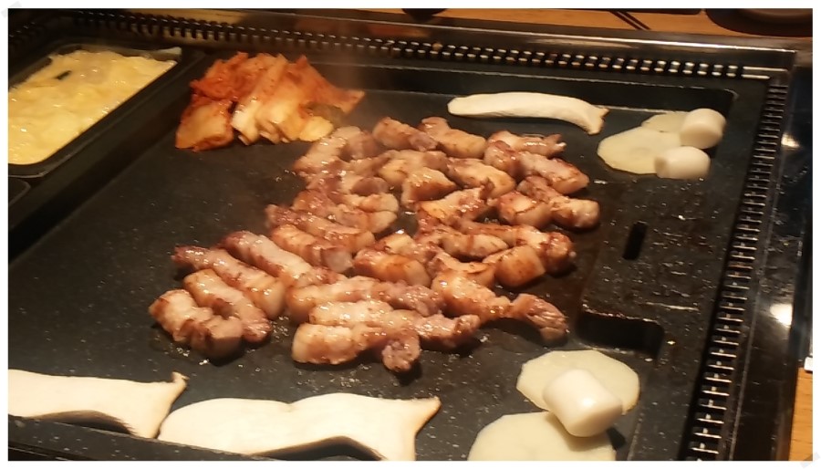 육꼬집 이미지