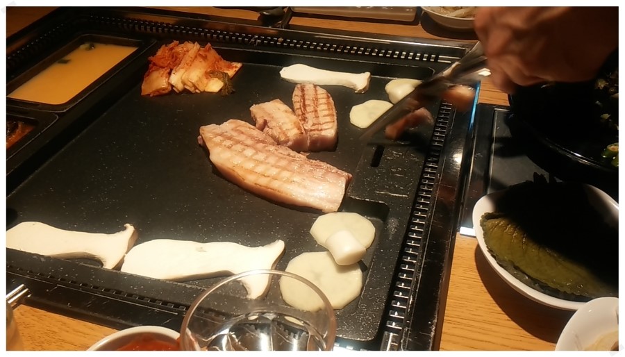 육꼬집 이미지