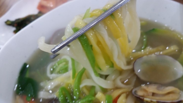 소담삼색바지락칼국수 이미지