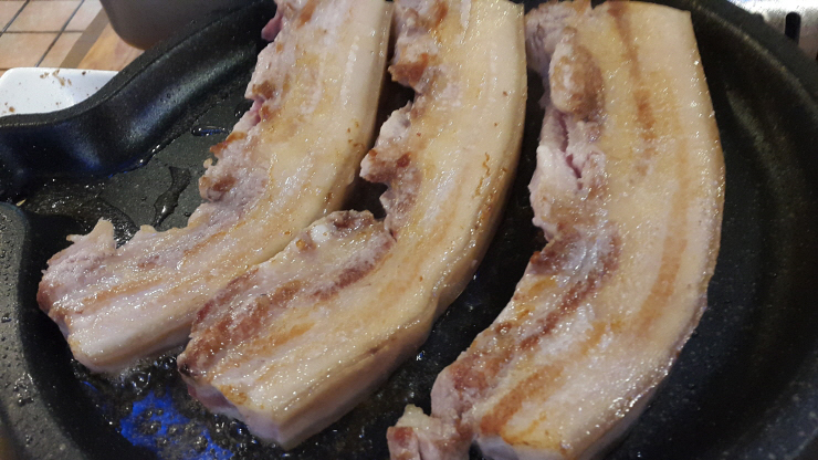 고기밥 이미지