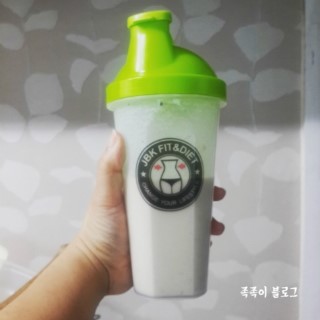 마당나온수탉 이미지