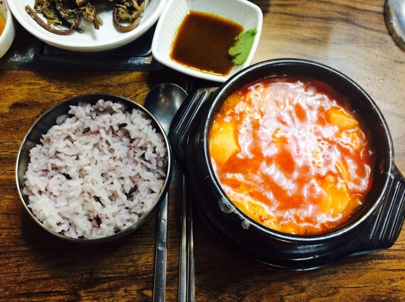 유명생선찌개 이미지