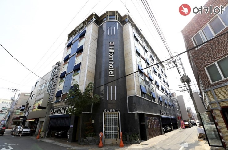 힐튼모텔 이미지