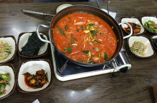 뽀글이생돼지김치찌개 이미지