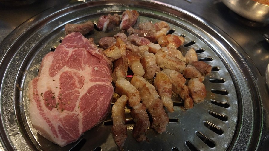 놀란돼지 이미지