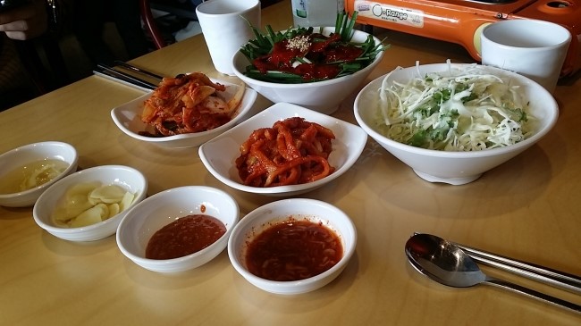 홍대 칼국수와 족발 이미지