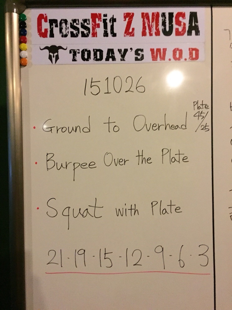오늘의 와드는 Ground to Overhead, Burpee Over the Plate, Squat with Plate