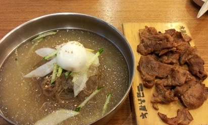 육쌈냉면 이미지