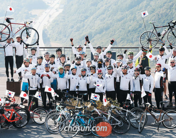 두바퀴로달리는세상 이미지