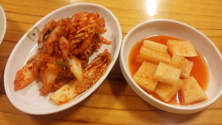 만두품은칼국수 이미지