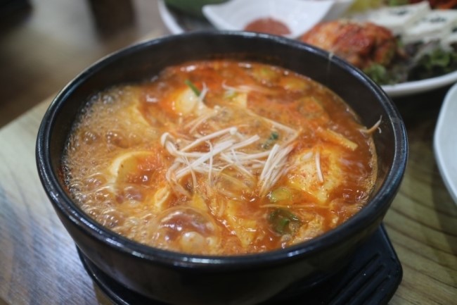 돈통마늘보쌈 이미지