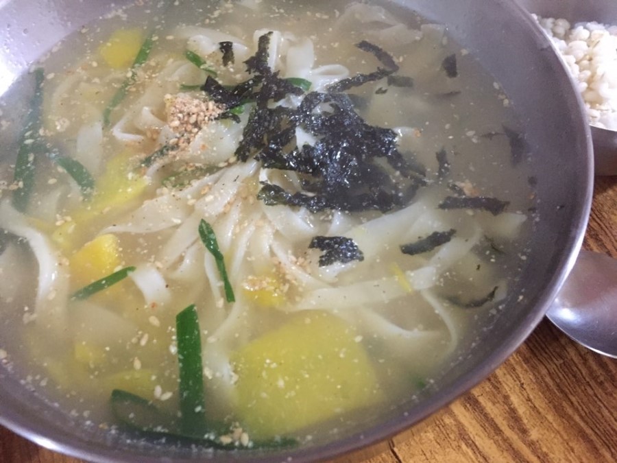 홍두깨칼국수 이미지