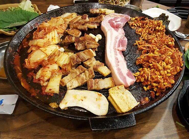 함고집솥뚜껑김치삼겹살 이미지