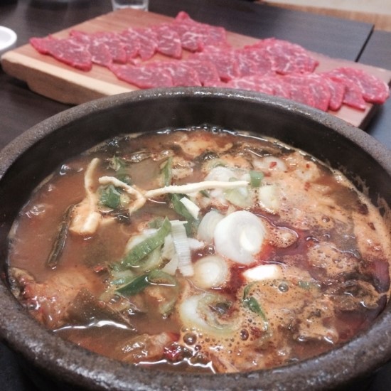 육회랑 사시미랑 이미지