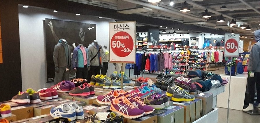 신발상설할인매장 이미지