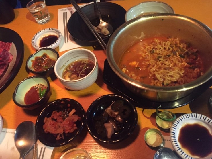 유쾌한접시 이미지