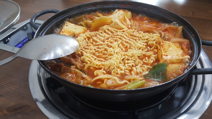통돼지두루치기 이미지