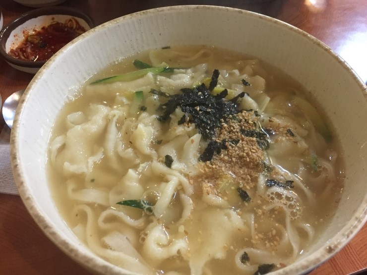 살롱드수아 이미지