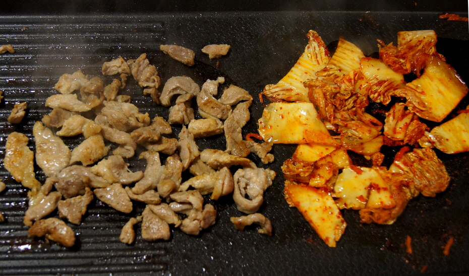 김치찌개뒷고기 이미지
