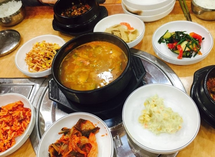 우렁쌈밥 이미지