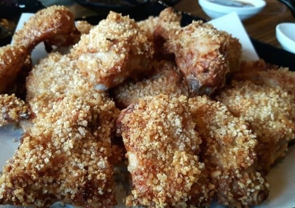 깜꼬치킨 이미지