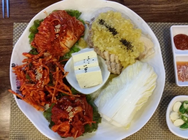 돈통마늘보쌈 이미지