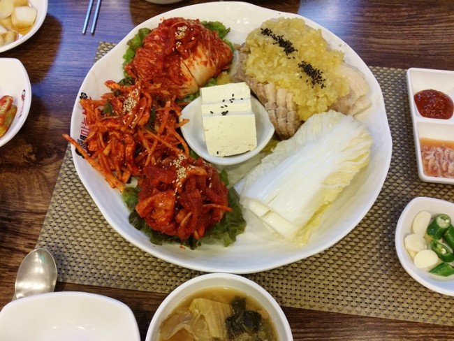 돈통마늘보쌈 이미지