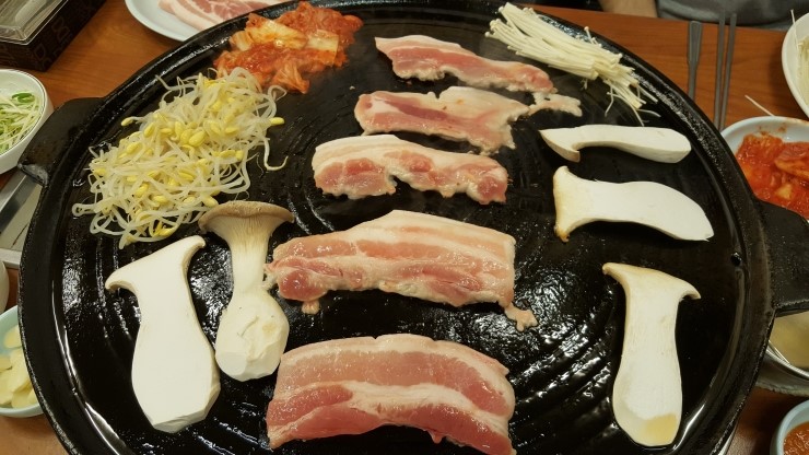 가마솥에생삼겹 이미지