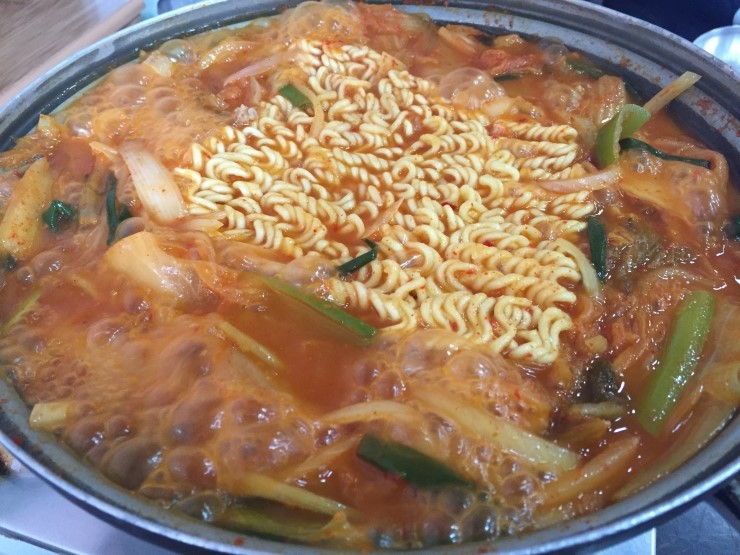 통돼지 두루치기 김치찌개 전문점 이미지
