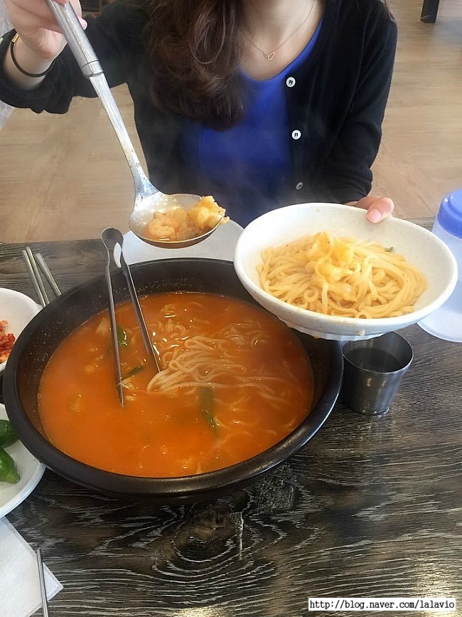깐데기해물칼국수 이미지