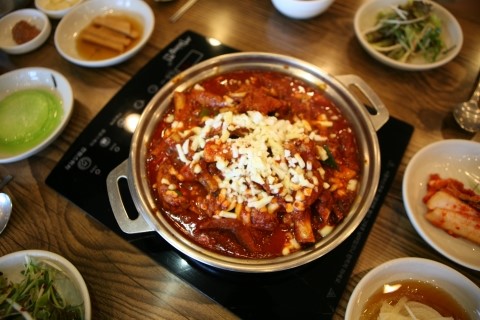 섹돼등갈비 이미지