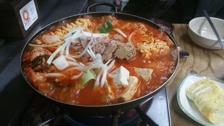 현진 김치찌개 이미지