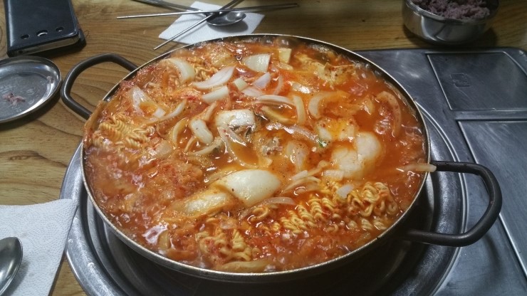 현진 김치찌개 이미지