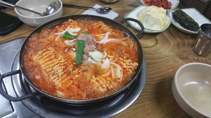 현진 김치찌개 이미지