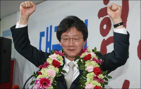 춤추는 가위 이미지