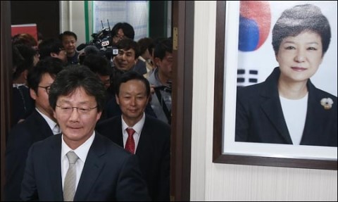 춤추는 가위 이미지