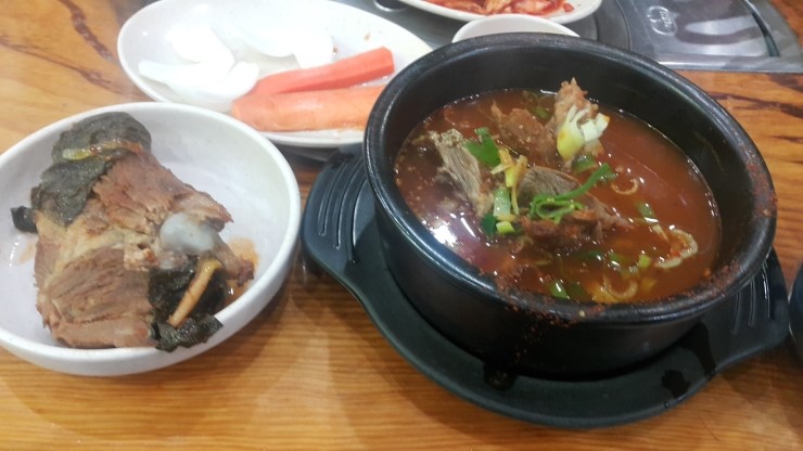 장터뼈다귀 이미지