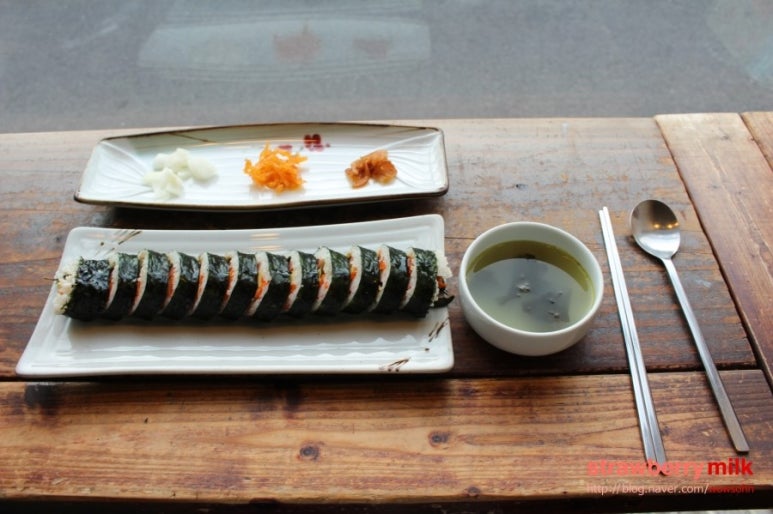 국시랑김밥이랑 이미지