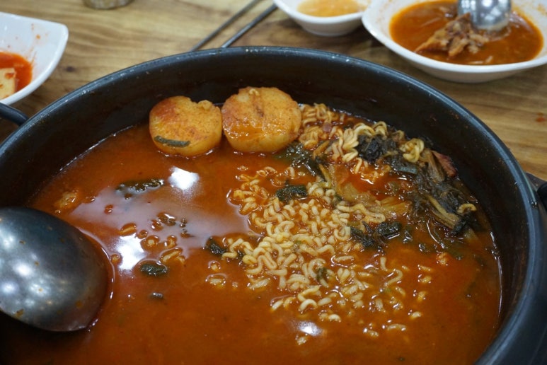 이대조뼈다귀해장국 이미지
