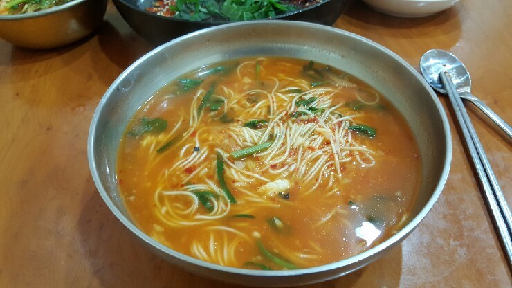 뿌리생선국수 이미지