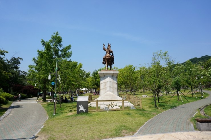 (수원)귀주대첩의 영웅 강감찬(姜邯贊) 장군 동상-금천강씨- : 네이버 블로그