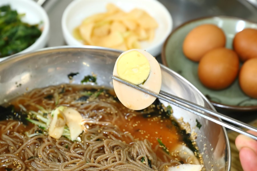 팔송황기더덕막국수 이미지