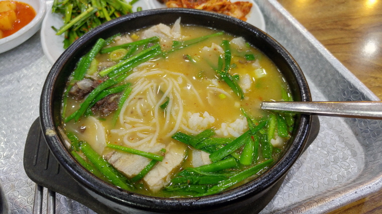시골집 돼지국밥 이미지