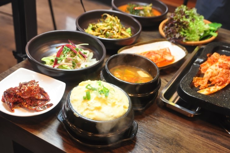 월수금 통돼지 김치찌개 이미지