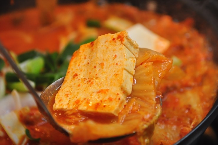 월수금 통돼지 김치찌개 이미지