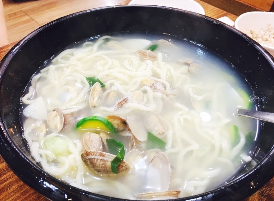바지락칼국수 이미지