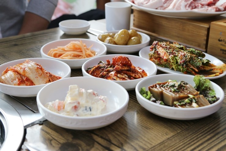 숯불흑돼지 이미지