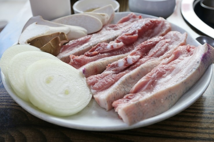 숯불흑돼지 이미지