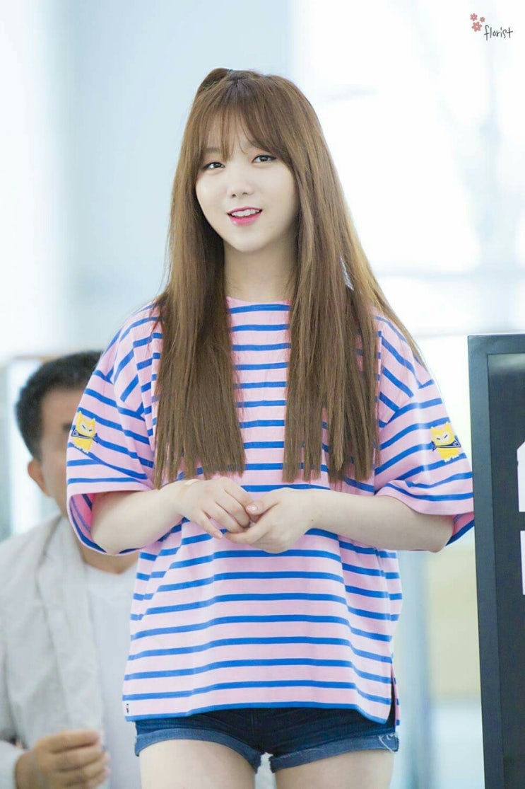 옷이예쁘다 이미지