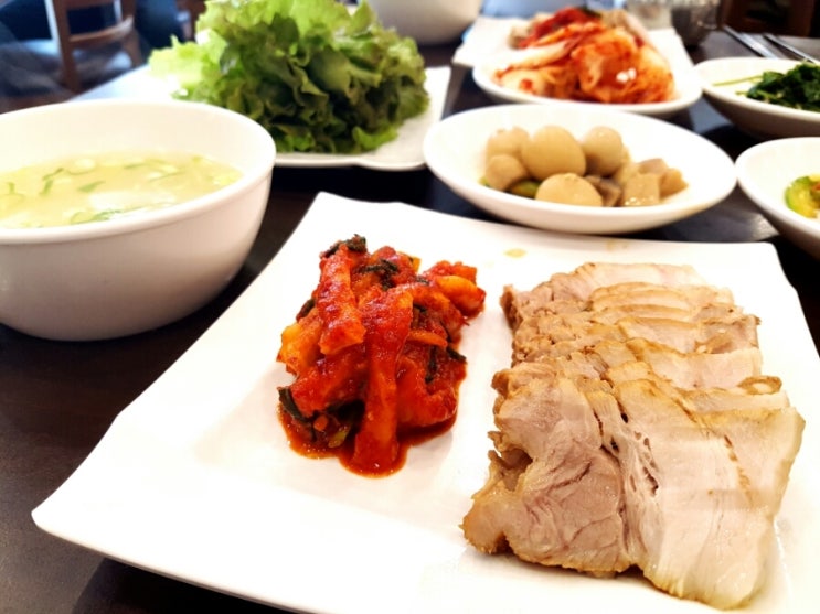 보쌈정식과칼국수 이미지